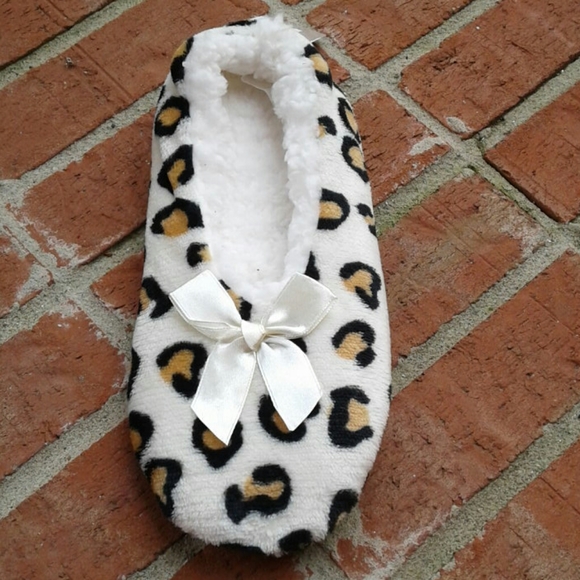N.Y.A Leopard Print Fleece/Sherpa Slippers - Picture 3 of 5